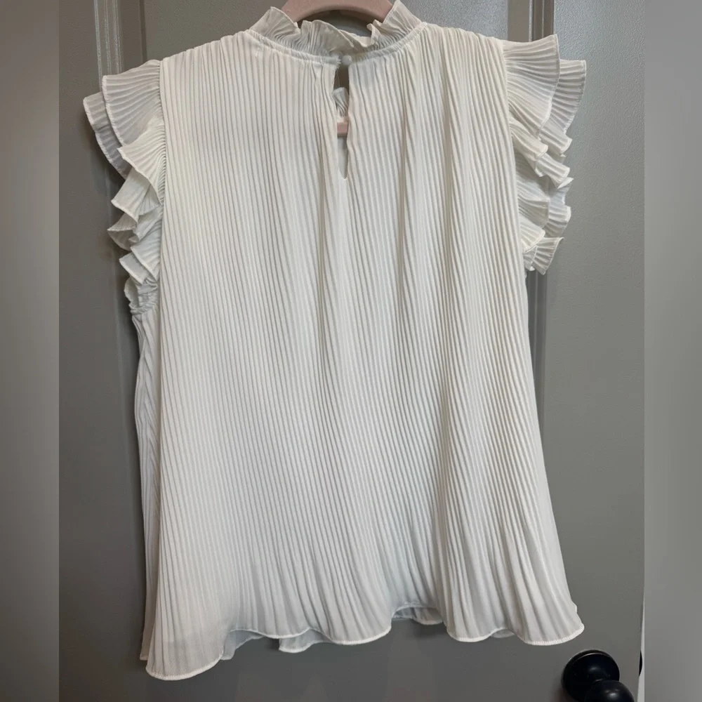 Pants Store Ruffle Top - Picture 2 of 3